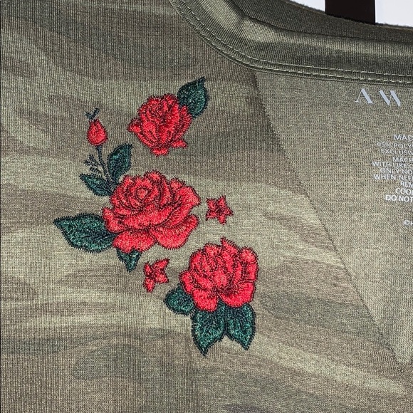NWOT Womens Tee - Picture 2 of 4